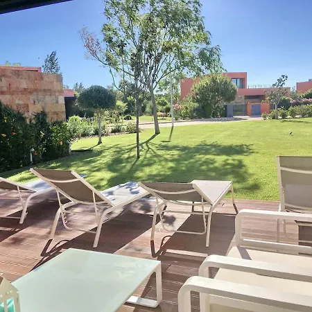 Moradia No Condominio L'orangerie Em Villa *