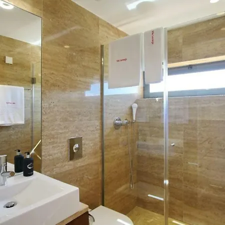 Moradia No Condominio L'orangerie Em