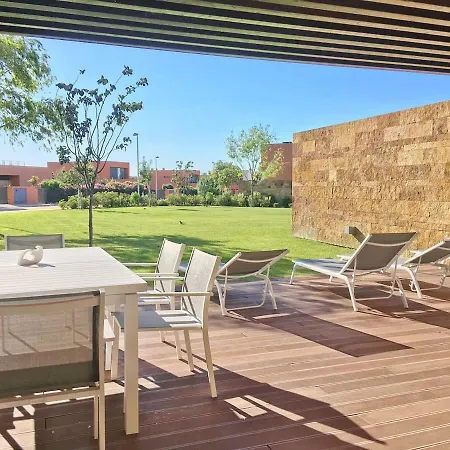Villa Moradia No Condominio L'orangerie Em *