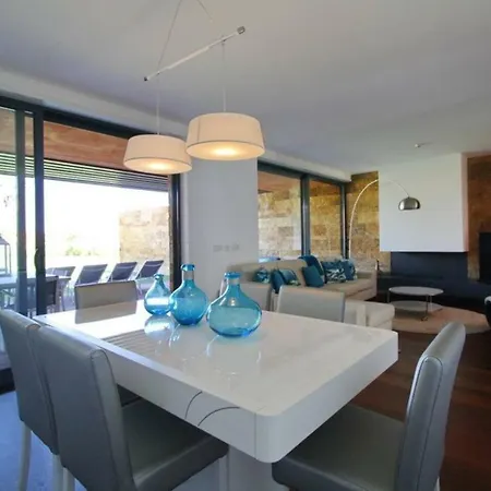 Moradia No Condominio L'orangerie Em Villa